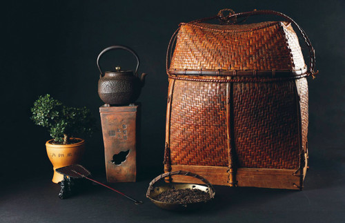 P186-20世紀(jì)80年代參香貢茶生茶 勐海茶廠 干倉(cāng)8000克（一竹框）.jpg
